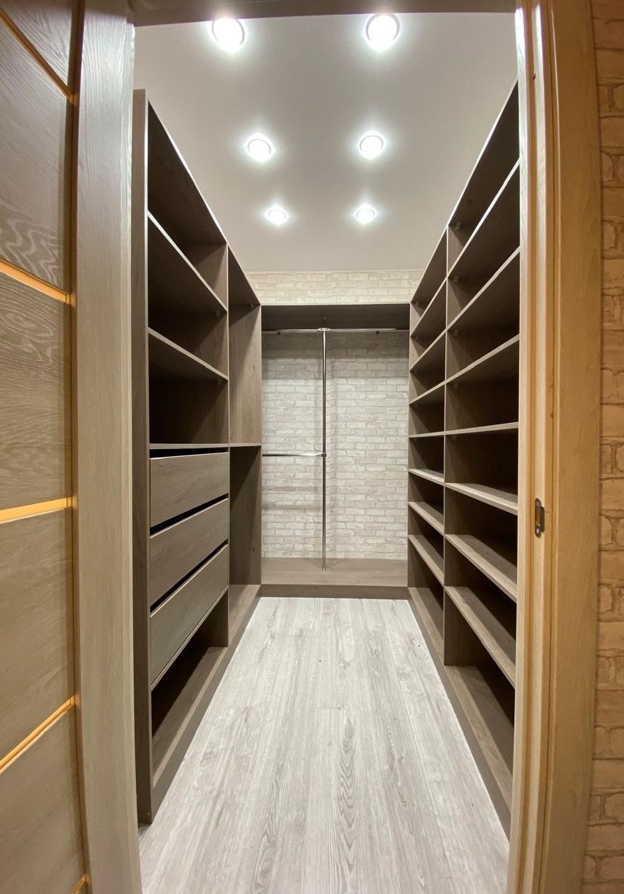 Гардеробная, мебельн на заказ Гардеробная комната в доме